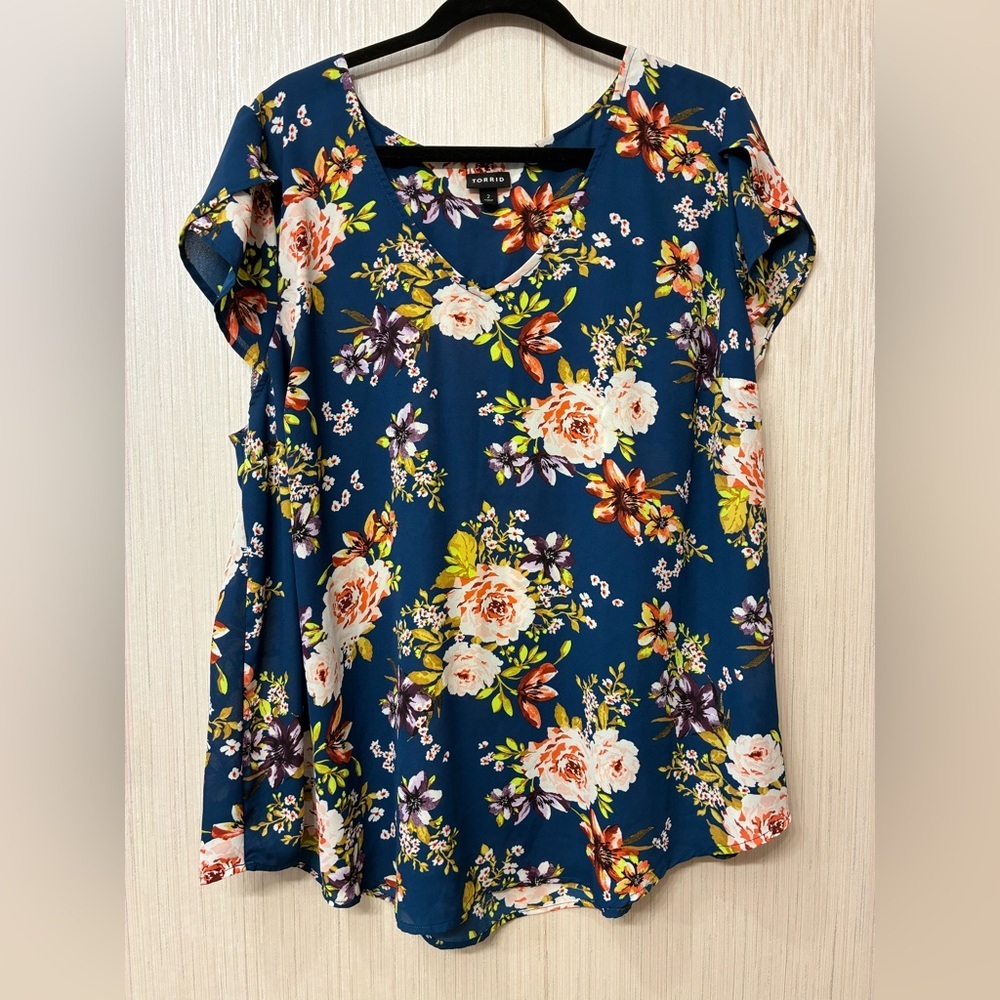 Torrid Plus Size 2 Blouse‎ Bundle (2X/2XL) - Flowy, Floral & Paisley Print Tops - Picture 2 of 14